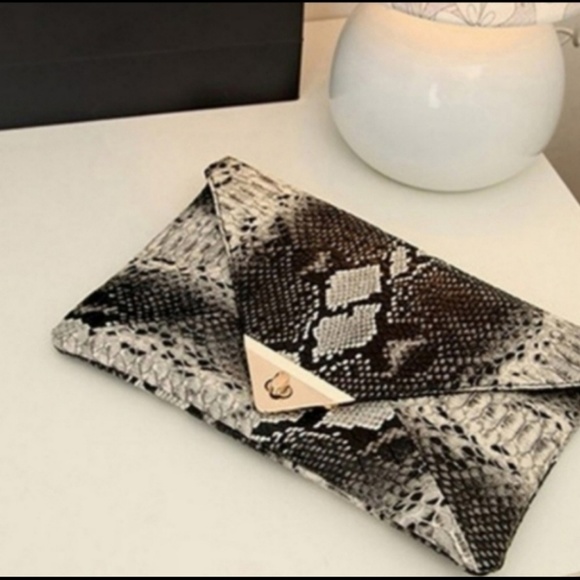 Goddess Allure Handbags - Snake Skin Envelope Clutch